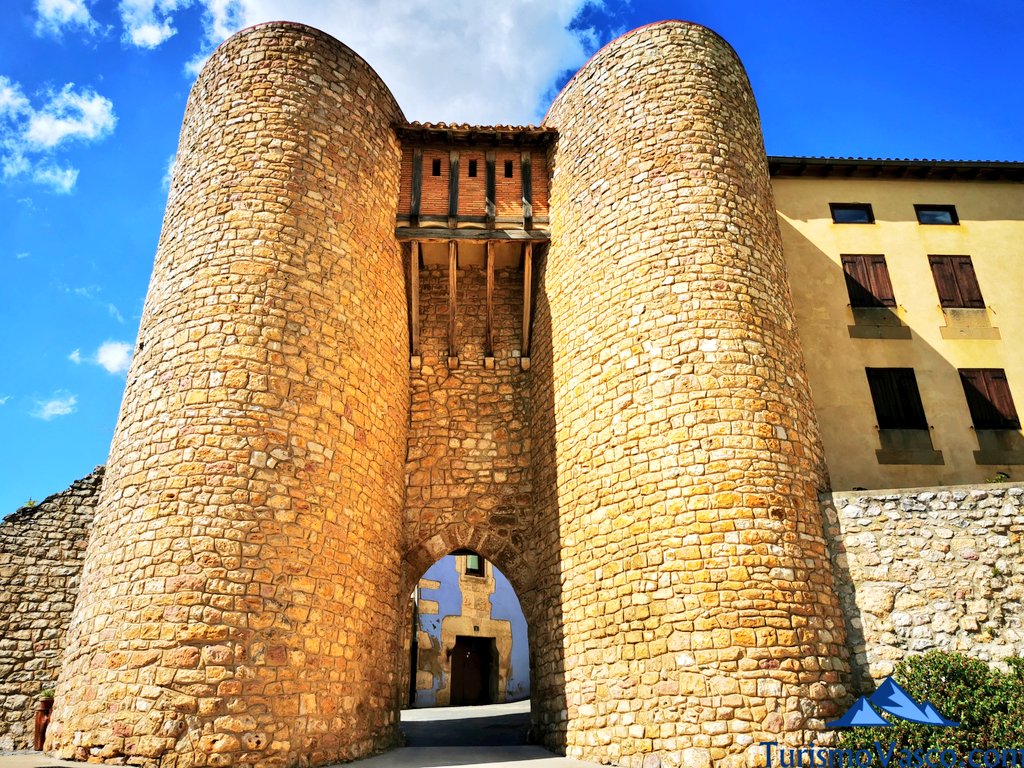 portal sur, puerta de entrada a Peñacerrada Urizaharra