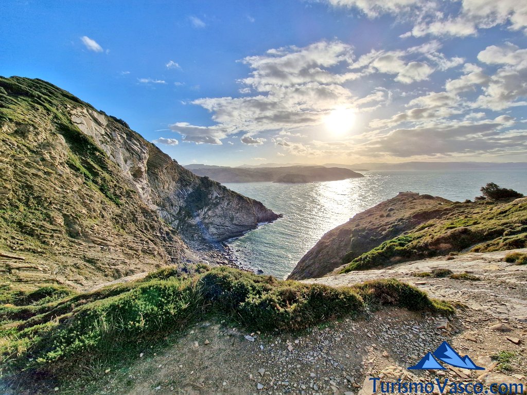 Bizkaia flysch, sunset in Gorliz, Askorriaga Fort