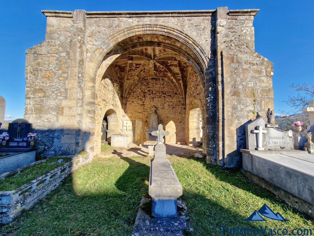 interior del cementerio de aldeacueva, karrantza
