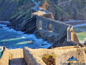 escaleras de gaztelugatxe, excursion a san juan de gaztelugatxe