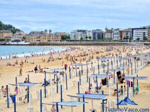 Beach umbrellas on La Concha Beach, what to see in San Sebastian in one day