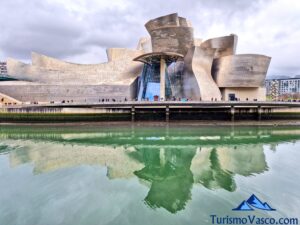 guided tours to the guggenheim museum bilbao