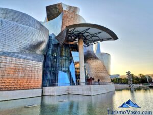 visitas guiadas al museo guggenheim y casco viejo de bilbao