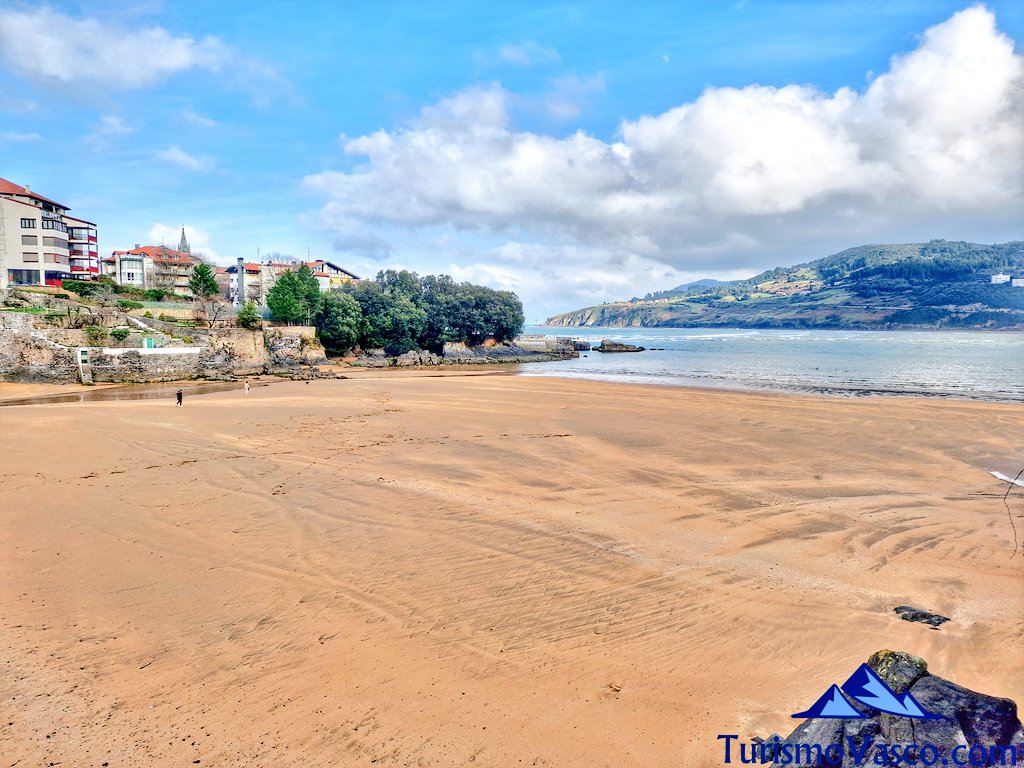 Laidatxu Beach, Mundaka, best beaches in Urdaibai