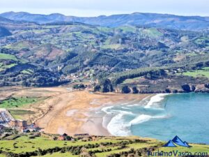 Punta Lucero sandy beach, guided tours for groups on the Basque coast