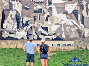 Picasso's Guernica mural, free tour in Guernika