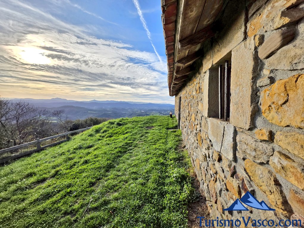 garden of the Santakrutz Errigoiti chapel, Santacruz, Santa Gurutze