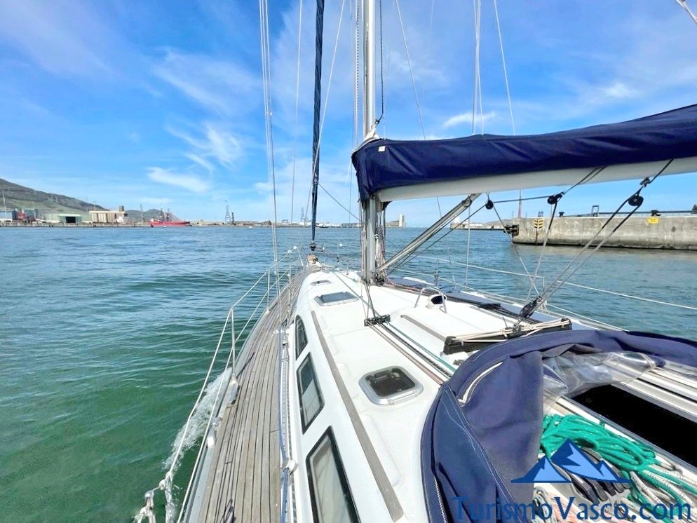 interior de velero, experiencia para empresas y grupos, Regata en velero, team building