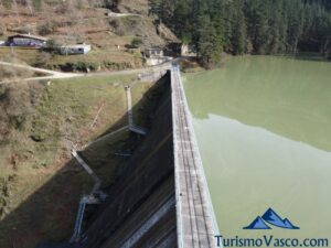 Nocedal reservoir dam, La Quadra