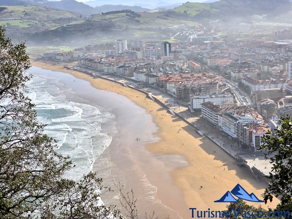 vistas de zarautz desde la ermita de santa barbara
