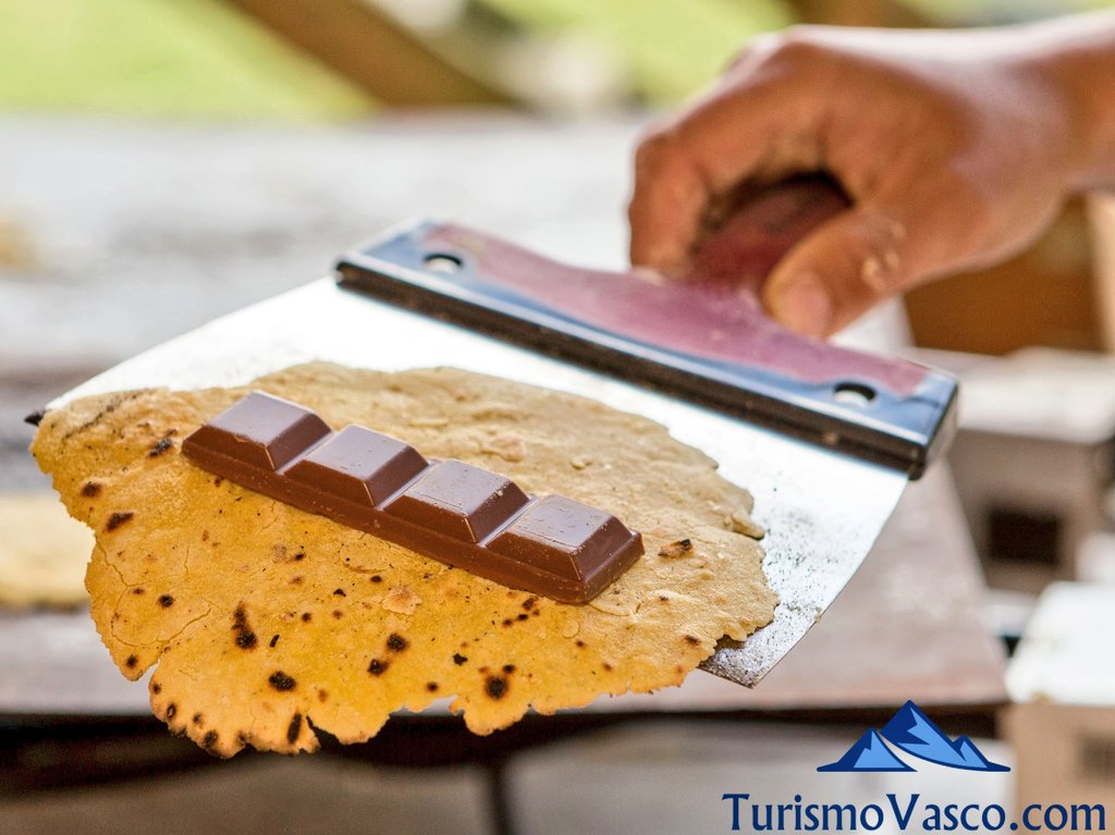 culinary experience in the Basque Country, talo-making workshop
