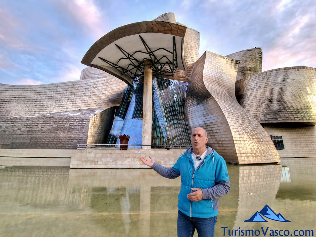 guia especializado en el museo guggenheim bilbao