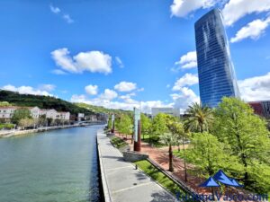 visita guiada en bilbao, torre iberdrola, ruta en barco en bilbao