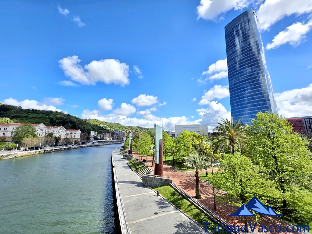 visita guiada en bilbao, torre iberdrola, ruta en barco en bilbao