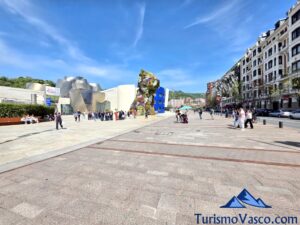 visitas guiadas para grupos en el museo guggenheim bilbao