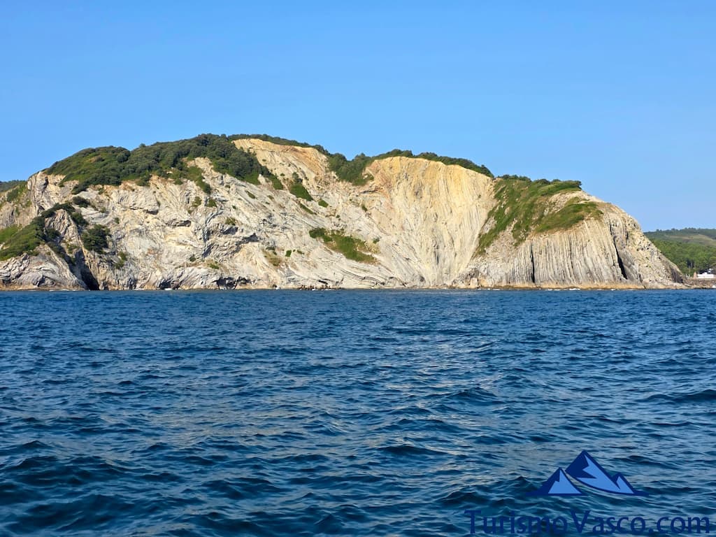 ruta en barco en plentzia para conocer gorliz y barrika
