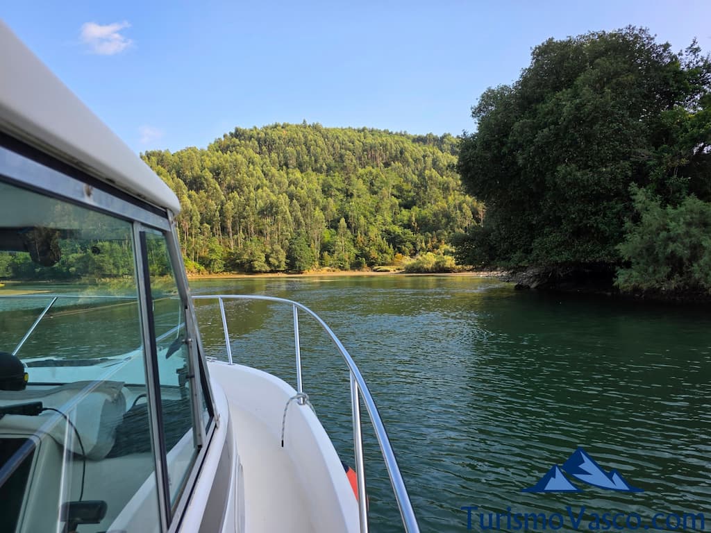 boat tour of the Butron Estuary