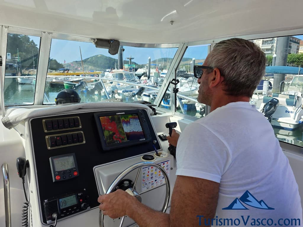 rutas en barco en plentzia para conocer gorliz, plentzia, getxo, barrika, armintza y sopela